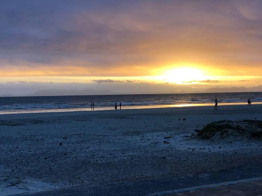 Cosy With An Ocean Breath! Holiday home Cape Town